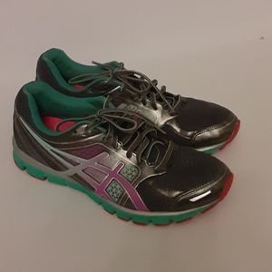 Oasis Gel Horizon women's sneaker. Size 8.5 gray